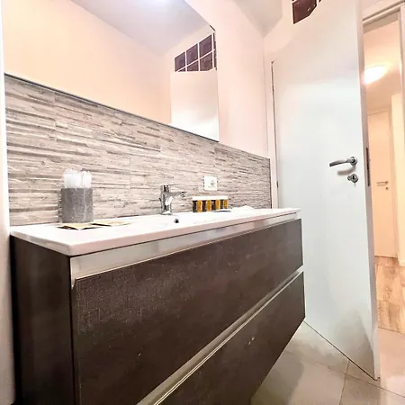 Kibilu - Via Valtellina - Quartiere Isola - Stazione Garibaldi - Monumentale - Vicinanze Brera Appartement